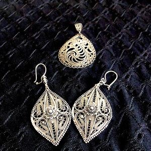 Intricate🦋 Large Vintage  silver earrings with pendant
